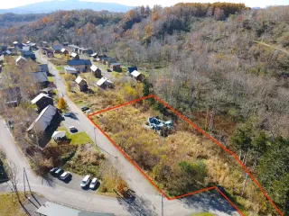 Country_resort_entrance_2