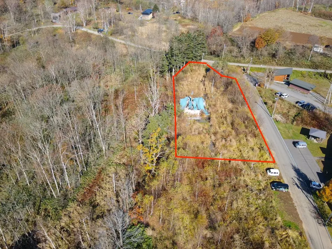 Country_resort_entrance_1